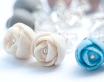 Boucles d'oreilles en argent sterling, clous de fleurs en porcelaine, petites fleurs de pivoine Botleys