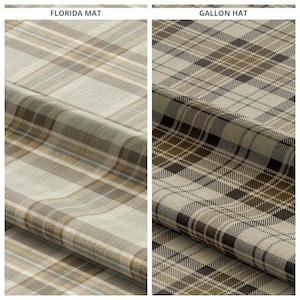 Peut inclure: Deux échantillons de tissu à motifs écossais. L'échantillon de gauche, intitulé "FLORIDA MAT", présente un motif écossais beige et marron. L'échantillon de droite, intitulé "GALLON HAT", affiche un motif écossais marron foncé et beige. Les deux tissus sont pliés.