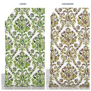 Pode incluir: Duas amostras de tecido com fundo branco e um padrão damasco verde e roxo com a etiqueta "CAPRI" e um padrão damasco verde, marrom e azul com a etiqueta "HAVANNA".