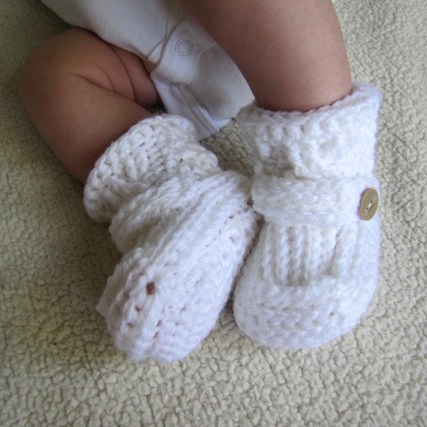 White Booties, Crocheted Boots, Unisex Baby Shoes, Baby Uggs, Newborn Booties, Gender Neutral Infant Shoes, Infant Slippers, Baby Footwear