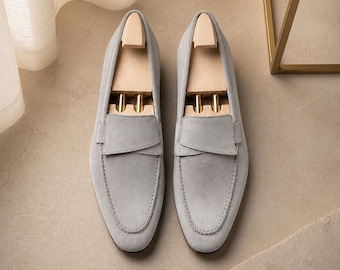 Nieuwe handgemaakte grijze suède herenschoenen, leren kantoormocassinschoenen voor heren