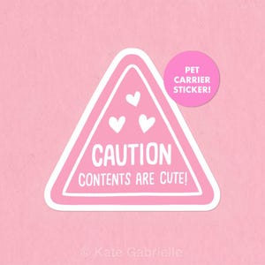 Precaución: el contenido es una linda pegatina para transportar mascotas.