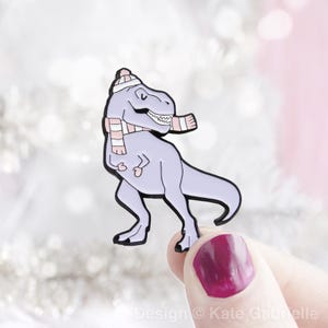 T-Rex in Mittens Emaille Anstecknadel für den Winter oder Weihnachten