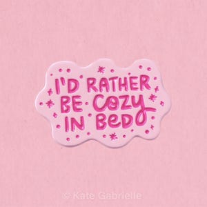 Cozy in bed / Sleepy enamel lapel pin
