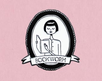 Broche de lapela em esmalte "Bookworm"