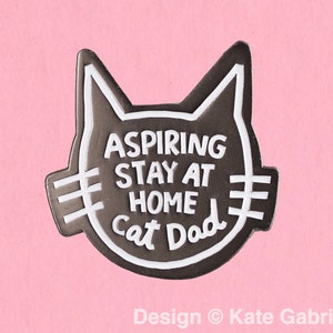 Pin de solapa esmaltado para amantes de los gatos que aspira a ser papá de gatos y se queda en casa.