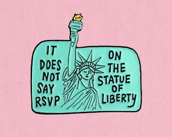 It does not say RSVP on the statue of liberty / Pro immigration enamel lapel pin