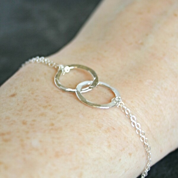 Linked rings bracelet, friendship bracelet, infinity bracelet, sister bracelet, bridesmaid jewelry - Lovelink