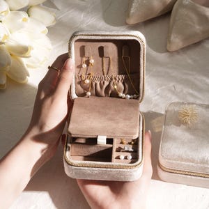 Personalised Jewelry Box, Bridesmaid Gift, Wedding Favors, Travel Jewelry Case, Gift for Women, Best Mom, Mother's Day Gift, Gift for Mom