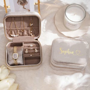 Custom Velvet Jewellery Box • Watch Case for Women • Bridesmaid Proposal • Birthday Gift • Bridesmaid Gifts • Wedding Gift • Gift for Her