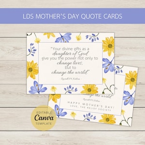 Può includere: Biglietti con citazioni per la festa della mamma con disegni floreali. Le carte presentano una citazione di Russell M. Nelson, circondata da fiori ad acquerello gialli e blu. Il testo recita "I tuoi doni divini...cambiare il mondo."