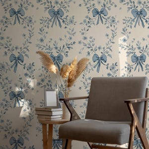 Carta da parati con fiocchi blu e fiori / Carta da parati murale vintage di ispirazione francese / Elegante arredamento cottagecore e shabby chic - Carta da parati rimovibile