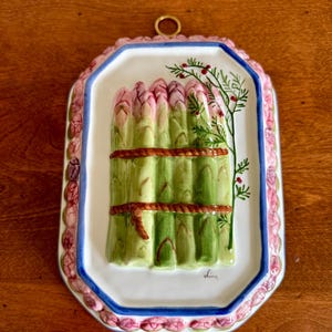 Vintage hand painted asparagus bunch | three-dimensional porcelain wall hanging | Vegetable Kitchen Decor |  Retro Kitchen | Made in Italy