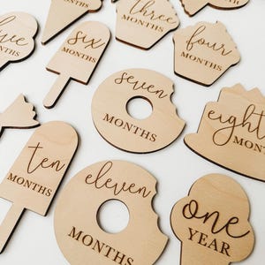 Baby Milestone Cards, Monthly Milestone Blanket, Baby Month Markers, Newborn Milestone Props, Baby Milestone Discs, Wooden Milestone Cards