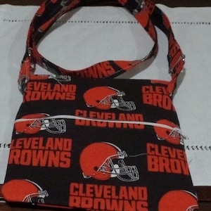 Cartera cruzada con dos bolsillos de los Cleveland Browns hecha a mano
