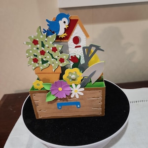 Cartão de caixa de jardim com casa de passarinho encantadora