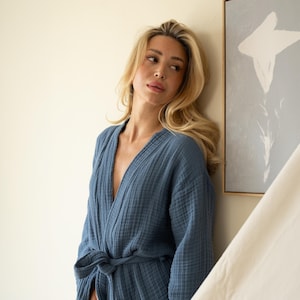 Kimono aus vierlagigem Baumwollmusselin, Sommerkimono, weicher, saugfähiger Bademantel, leichter Damenbademantel aus Gaze