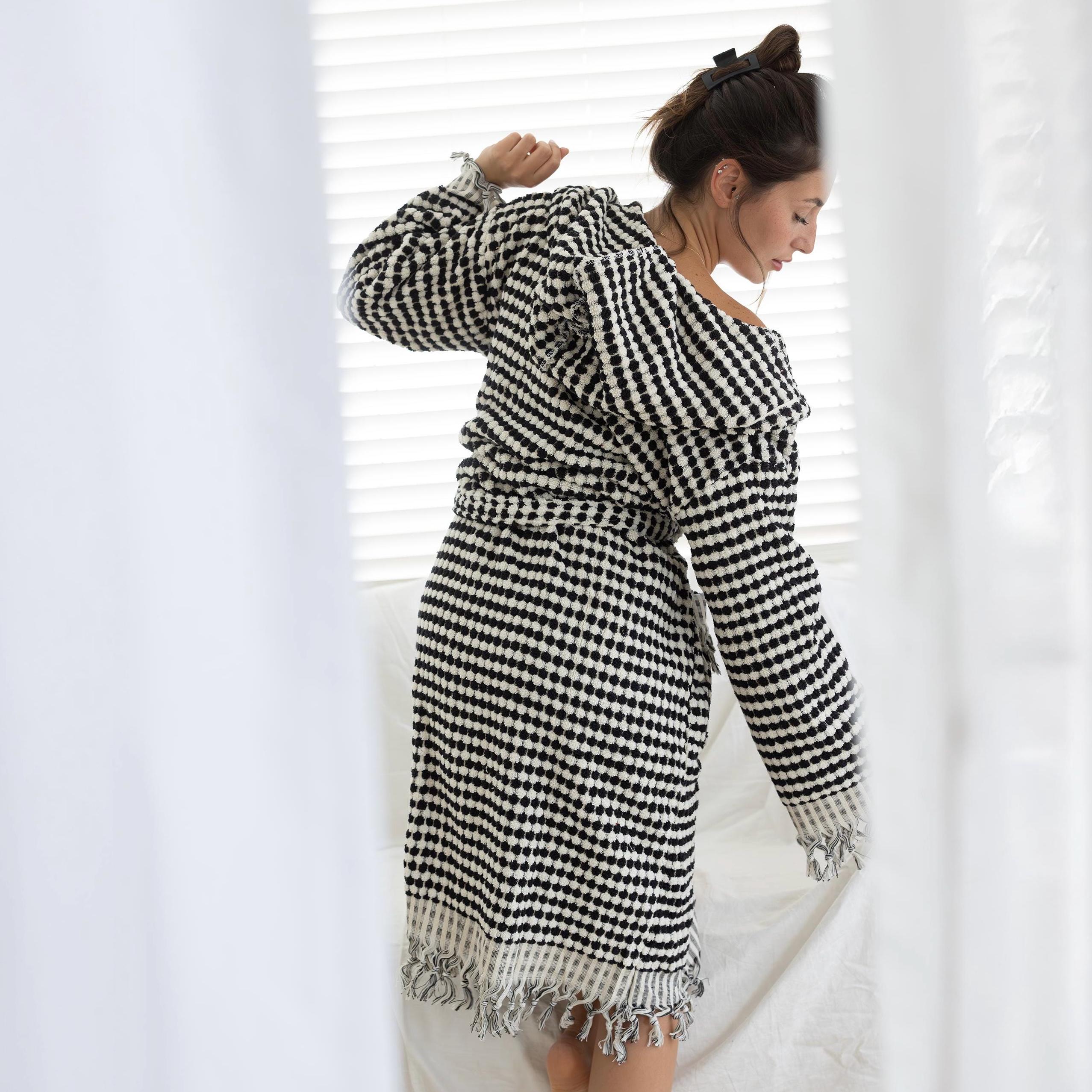 Unisex Hooded Warm Bathrobe: Black Cotton Robe with Pockets, Soft Absorbent Robe
