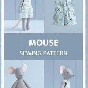 Peut inclure: Une souris grise en peluche portant une robe bleu clair à motifs floraux. L'image montre également une tenue miniature sur un cintre et le texte "MOUSE SEWING PATTERN".