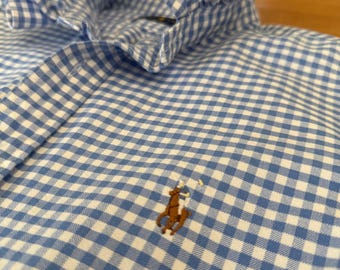 Camisa Ralph Lauren con cuello de volantes rediseñada, ropa reciclada, estilo preppy, ropa casual.