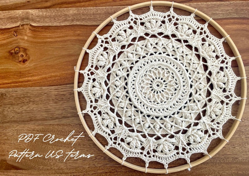 Modèle de napperon au crochet pour débutants « Timeless » - vidéo étape par étape pour chaque tour. Conditions générales des États-Unis au format PDF. image 1