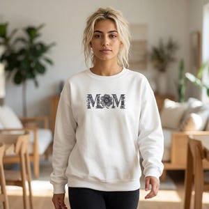 Floral Mom Sweatshirt, Mother's Day Gift for Mom, Cozy Crewneck Pullover, Mama Birthday Gift, Trendy New Mom Sweater, Gift for Her – Gildan