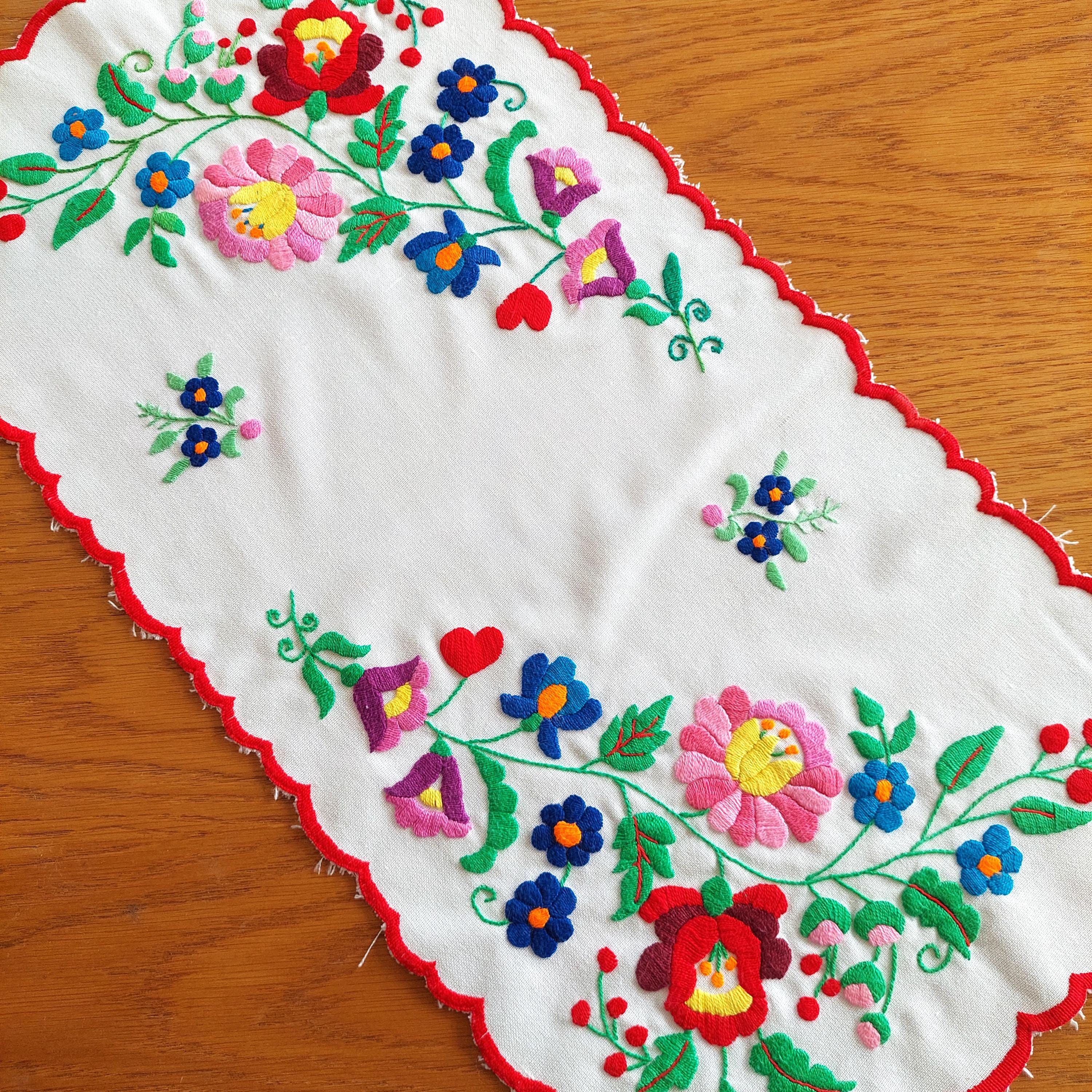 ダイニングテーブル Vintage Hungarian Table Liberty Magnolia Manor Oversized Square Cocktail Table 244