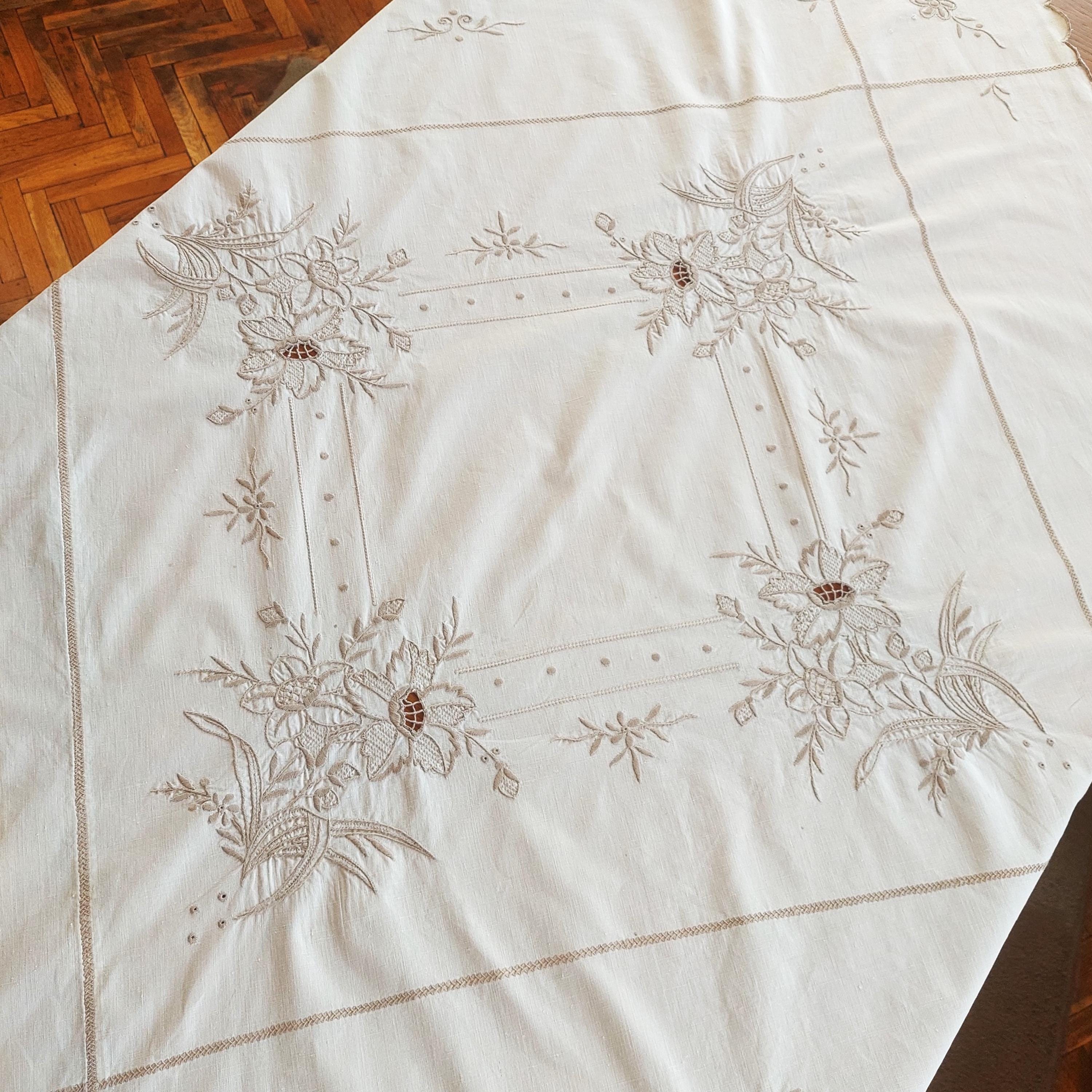 ヴィンテージオフホワイト刺繍テーブルクロス、花柄カットワークレース