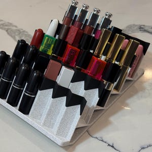 Lipstick organizer with easy access and best presentation
