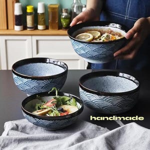 Japanese Ceramic Ramen Bowl: Ripple-Textured Noodle Bowl