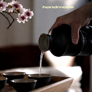 Elegant Japanese Sake Set | Black Ceramic Sake Carafe with Lid & Cups | Traditional Asian Wine Serving Set | Luxury Oriental Drinkware