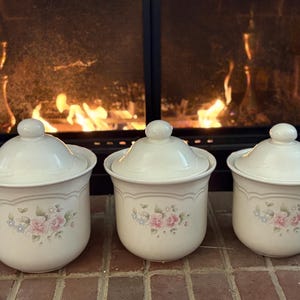 Pfaltzgraff Kitchen Canister Set (4 pieces total)