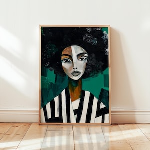 Könnte beinhalten: Gerahmter Kunstdruck mit einem stilisierten Porträt einer Frau mit Afro. Das Kunstwerk hat einen grünen Hintergrund, und die Frau trägt ein schwarz-weiß gestreiftes Oberteil. Das Porträt hat einen modernen, abstrakten Stil.