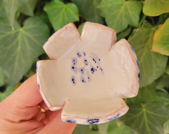 Ceramic Butterfly Puddler for the garden with flower