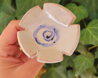 Ceramic Butterfly Puddler for the garden with flower