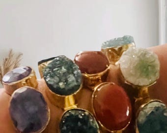 Brazalete de oro de 24 quilates: cabujones de piedras semipreciosas