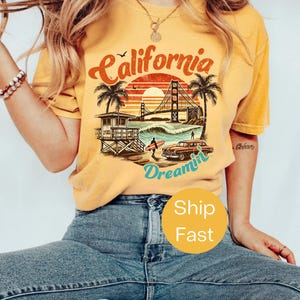 Chemise California Dreamin&#39; Comfort Colors® - T-shirt rétro West Coast Vibes - Chemise de plage Cali style années 70 - T-shirt esthétique Golden State Sunset