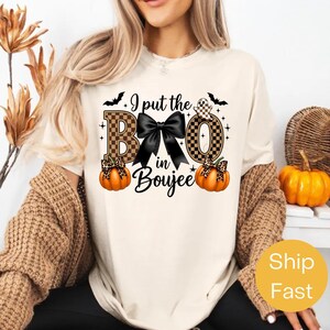 Shirt Comfort Colors® I Put The In Boujee, grappig Halloween-heksenshirt, T-shirt glamourheks kostuum, Sassy Boujee Witch-top, shirt Spooky Witch