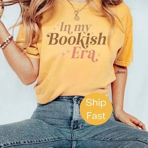 Comfort Colors® In My Bookish Era Shirt, ästhetisches Buchliebhaber T-Shirt, Booktok Trend T-Shirt, süßes Lesegeschenk für sie, Taylor inspiriertes Buch-T-Shirt