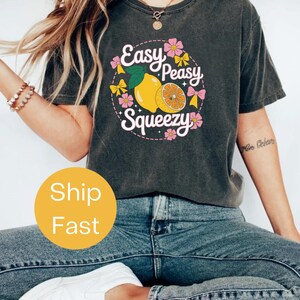 Comfort Colors® Easy Peasy Lemon Squeezy Shirt, Cute Summer Graphic Tee, Retro Fruit TShirt, Funny Citrus Shirt, Aesthetic Summer Vibes Top