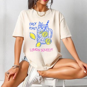 Comfort Colors® Easy Peasy Lemon Squeezy Shirt, Cute Summer Graphic Tee, Retro Fruit TShirt, Funny Citrus Shirt, Aesthetic Summer Vibes Top
