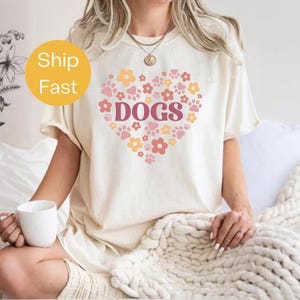 Comfort Colors® Floral Dogs Shirt, Aesthetic Dog Lover Tee, Cute Dog Mom Shirt, Flower Dog Design T-Shirt, Nature Pet Parent Gift