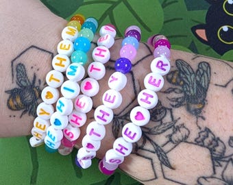 Benutzerdefinierte Pronomen Armband: Alle Pronomen, alle Farben