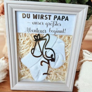 Du wirst Papa Geschenk – Baby Reveal Rahmen mit Söckchen & Storch – Schwangerschaft verkünden