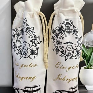 A good vintage bottle bag – fabric wine bag with clock & barrel motif – gift packaging for wine bottles 35 x 14 cm