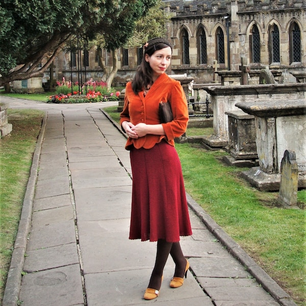 1950-1960 vintage style amber shoes - Carvela sienna suede courts - cone heel - curved stitching - button detail - deep ochre retro pumps