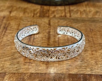 アクセサリー Italy 925 balls cuff bangle ChicSilver Women's 925 Solid Sterling Silver Polished Round