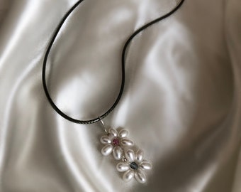 Daisy Crazy Pearl Drop Necklace