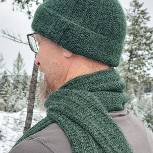 The Gifting Hat and Scarf Knitting Pattern