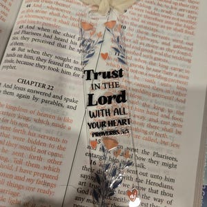 Trust in the lord with all your heart/acrylic bookmark/bookmark/Christian/gifts/handmade /bible accessories/scripture